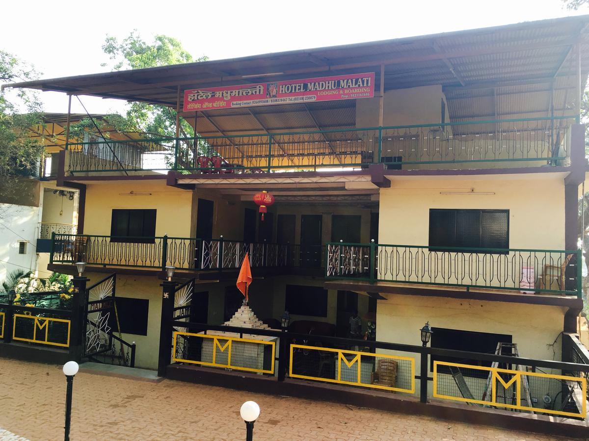 Hotel Madhumalti มาเทรัน ภายนอก รูปภาพ